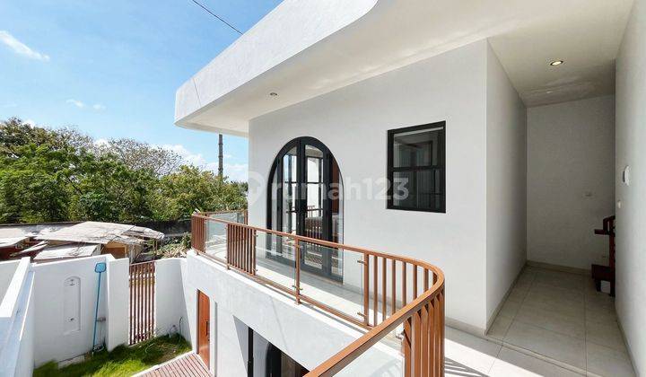 Yearly rental 3 bedroom villa with ocean view in Mumbul Hill Nusa Dua 1