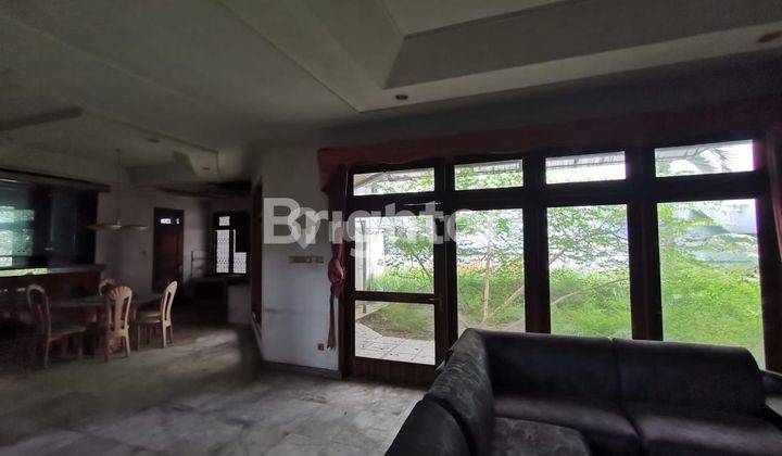 Rumah Besar di Tanjung Duren, Area Strategis Pinggir Jalan 2