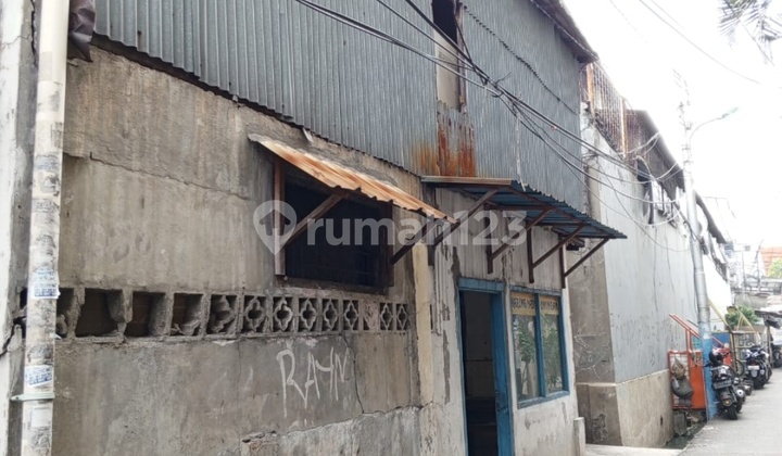 House in Pejagalan Near Bandengan South Strategic Location Strategic Location 2