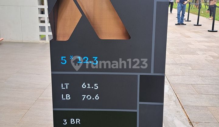 A modern two-story house located in the business center, 5 minutes to Gading Serpong. 2