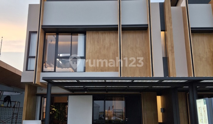 Dijual Rumah Mewah 2 Lantai Nempel Bandara Soekarno Hatta Cgk