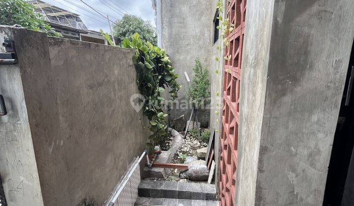 teras dijual rumah 2 lantai di