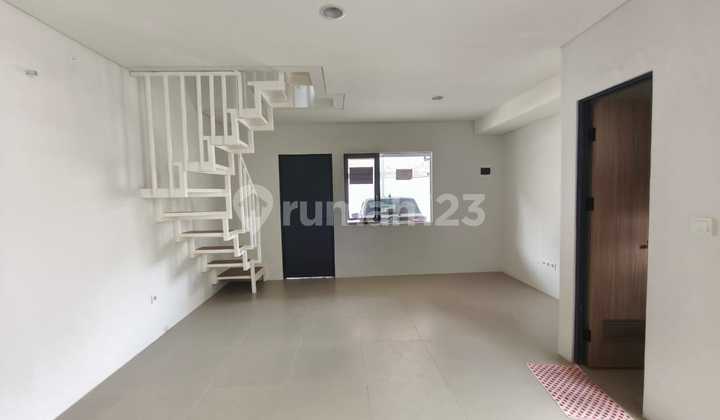 Disewakan Rumah 2 Lantai Di Park Serpong Dengan 3 Kamar Tidur