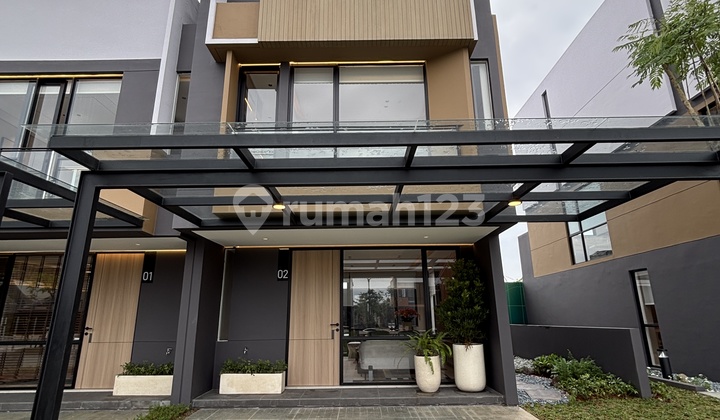 3-Story House with 4 Bedrooms in Park Serpong 3-Story House with 4 Bedrooms in Park Serpong