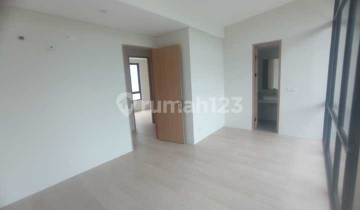 Rumah Mewah 2 Lantai di Lippo Karawaci 4+1 Kamar Tidur 2