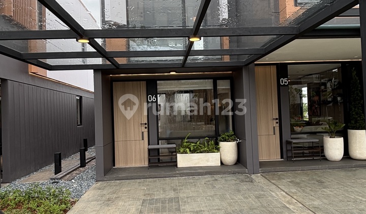 Rumah 2 Lantai dengan 1 Kamar Tidur di Park Serpong