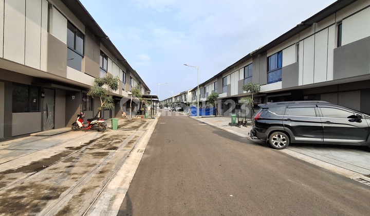 Disewakan Rumah 2 Lantai di Park Serpong Type X2 Disewakan Rumah 2 Lantai di Park Serpong Type X2