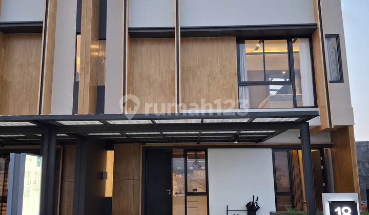 Dijual Rumah Mewah 2 Lantai Nempel Bandara Soekarno Hatta Cgk