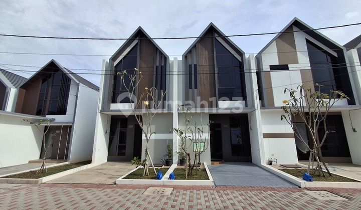 For Sale 2-Story House 7 Minutes to Lippo Karawaci Toll Road 2
