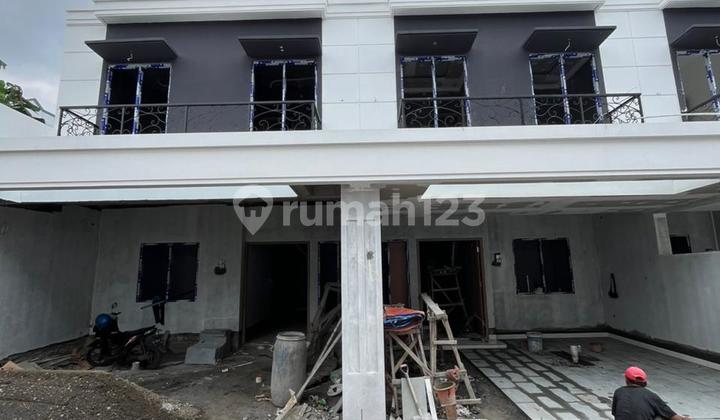 Dijual Rumah Dalam Cluster Akses 2Mobil Lokasi Pancoran 2