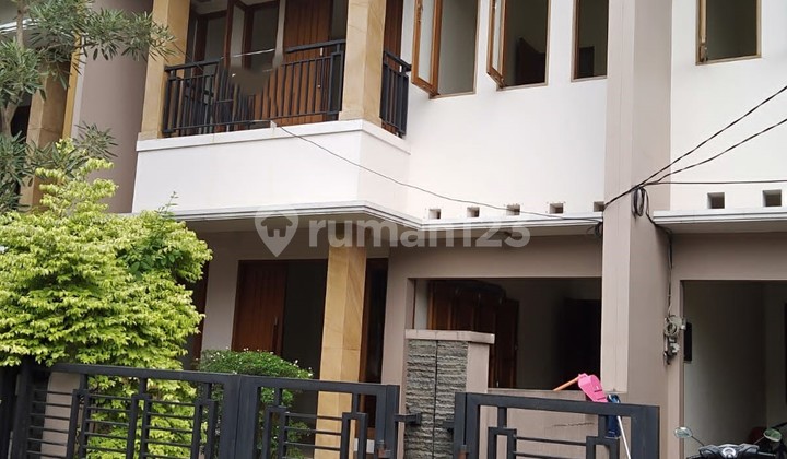 Dijual Rumah Siap Huni 2Lantai Akses 2Mobil Lokasi Kemang Timur 1
