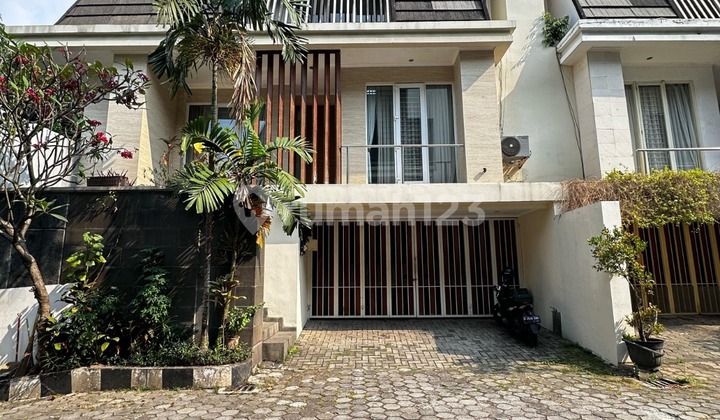 Dijual Rumah Town House Lokasi Kemang Utara