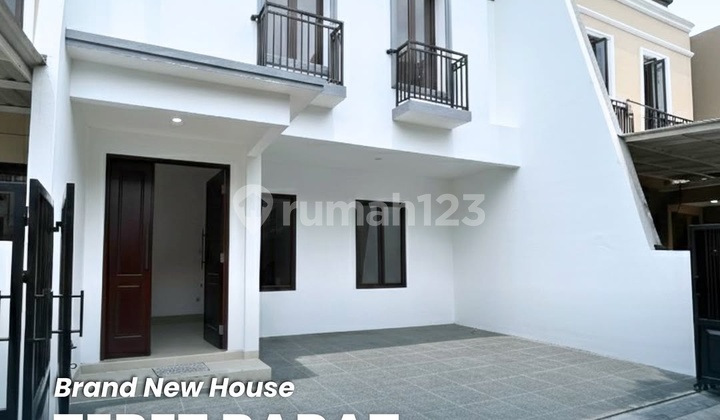 For Sale 2-Story House in Good Condition Ready to Occupancy Car Access Location Tebet Barat
