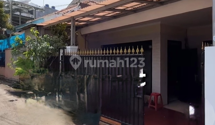 For Sale Habitable House with Car Access in West Tebet Location For Sale Habitable House with Car Access in West Tebet Location