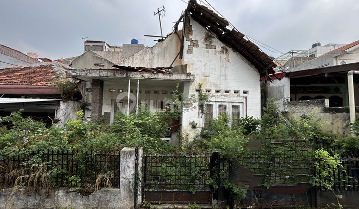 Dijual Rumah Tua Hitung Tanah Dekat Taman Lokasi Tebet Barat