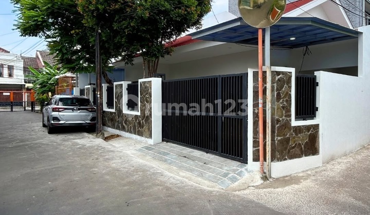 For Sale Nice House Ready to Occupy 2-Car Access Wide Location Tebet East South Jakarta