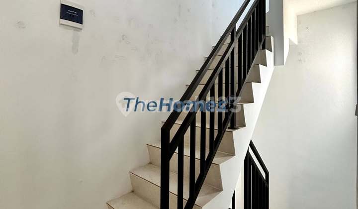 Dijual Rumah Modern 3lantai Lokasi Dekat Halim Jakarta Timur 2