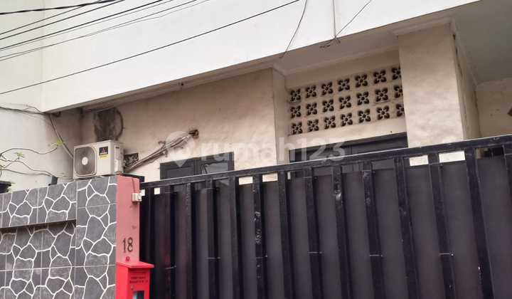 For Sale 3-Story House Suitable for Boarding Rooms Location Tebet Barat