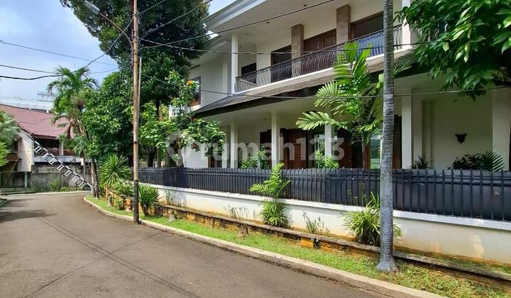 Dijual Rumah Besar Mewah Lokasi Patra Kuningan Jakarta Selatan