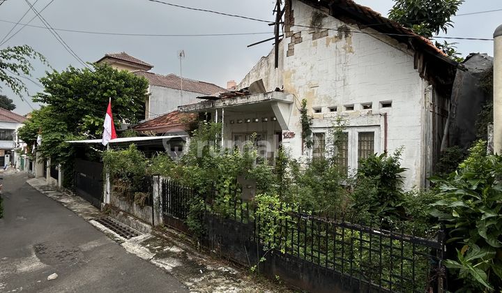 Dijual Rumah Tua Hitung Tanah Dekat Taman Lokasi Tebet Barat
