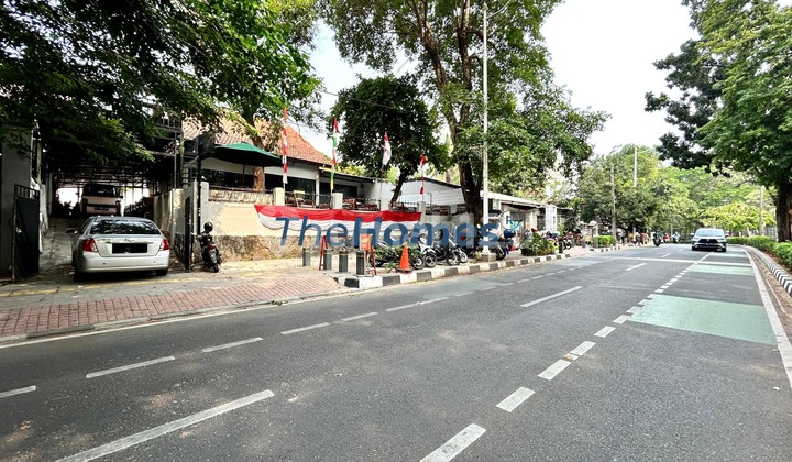 For Sale Old House Suitable for Cafe Location Tebet South Jakarta 2