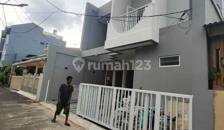 For Sale Move-In Ready House with 1-Car Access in a Strategic Location in Tebet Barat