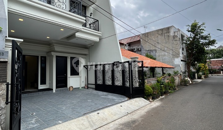 For Sale Nice 2-Story House with 2-Car Access, Wide Location in Rawamangun 2