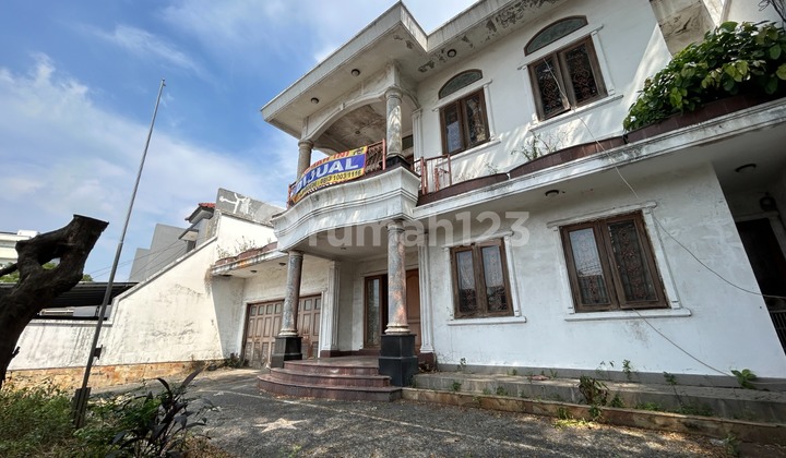 Large House for Sale, Access for 3 Cars Wide, Location in Tebet Barat Large House for Sale, Access for 3 Cars Wide, Location in Tebet Barat