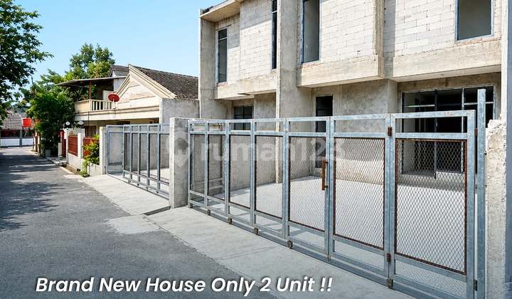 For Sale Beautiful 2-Story House Near Ecopark, East Tebet Location For Sale Beautiful 2-Story House Near Ecopark, East Tebet Location
