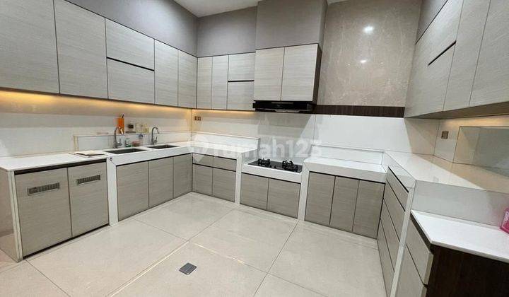 Villa Super Mewah di Kompleks Elite Cemara 2