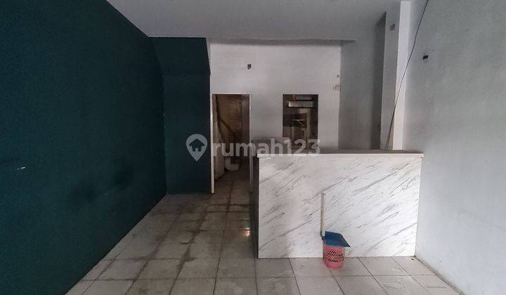 Rumah di Jalan Besar S. Parman 3 Lantai SHM 1