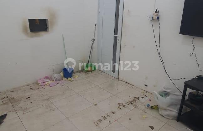 Dijual Ruko Gandeng Kompleks Perumahan Green Park Dengan Row Yang Luas Cocok Untuk Dijadikan Tempat Usaha