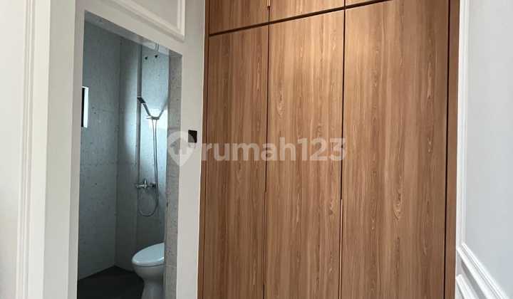 Rumah Villa Model Minimalis Di Kompleks Royal Avenue 