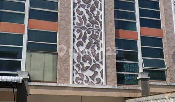 Dijual Ruko Gandeng Kompleks Perumahan Green Park Dengan Row Yang Luas Cocok Untuk Dijadikan Tempat Usaha