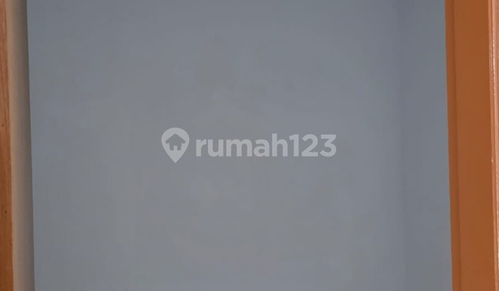 Di jual rumah siap huni letak strategis di METLAND MENTENG 2