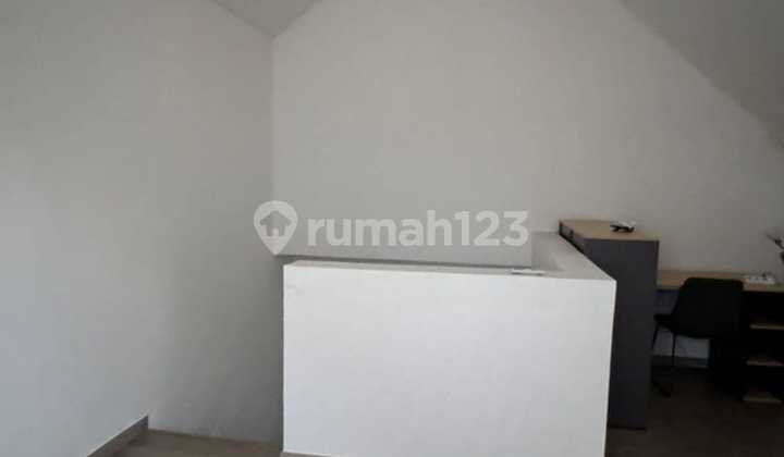 Jual rumah 3 lantai semi furnished di daerah metland menteng, jakarta timur 2