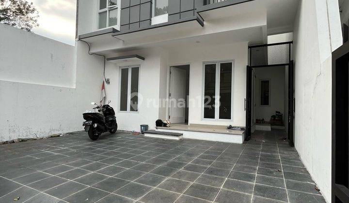 Rumah baru siap huni 2 lt di jatiwaringin Bekasi 2