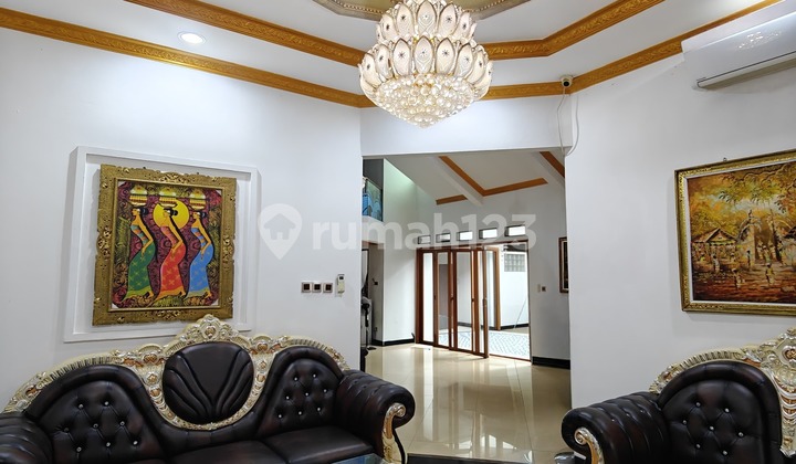 Rumah Mewah Dgn Private Pool Dalam Komplek Elite di Jati Waringin Jakarta Timur 2