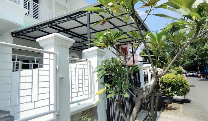 Rumah Secondary 2 Lt Terawat Dalam Komplek di Duren Sawit Jakarta Timir Rumah Secondary 2 Lt Terawat Dalam Komplek di Duren Sawit Jakarta Timir