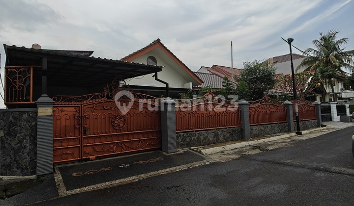 Rumah Mewah Dgn Private Pool Dalam Komplek Elite di Jati Waringin Jakarta Timur