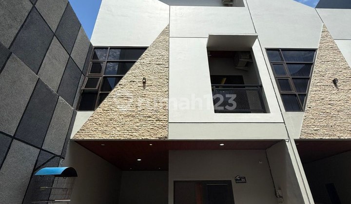 Rumah cash strategis jakarta dekat tol stasiun Rawamangun 