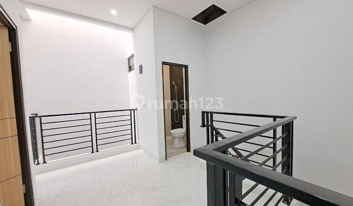 Rumah Townhouse Strategis Modern Cilangkap Akses Tol Stasiun  2