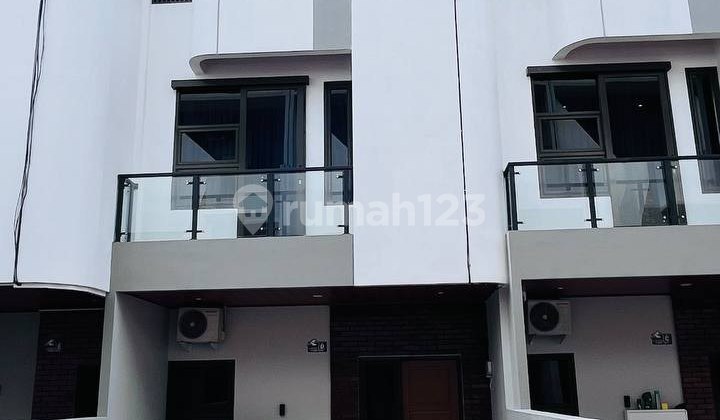 Strategic Townhouse Jakarta 1-2 Billion Near Toll Station Strategic Townhouse Jakarta 1-2 Billion Near Toll Station