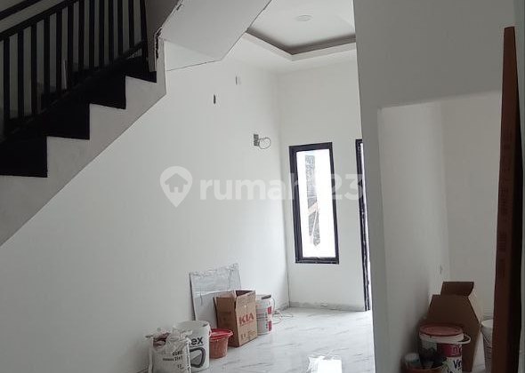 Rumah Townhouse Cilangkap Jakarta Timur SHM Dekat Stasiun Busway