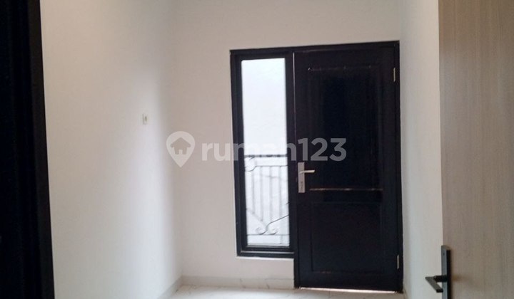 Rumah Townhouse Strategis Shm Jakarta Selatan Dekat Tol Stasiun  2