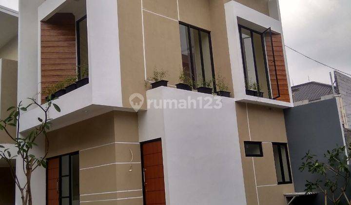 Rumah Townhouse Strategis Siap Huni Kramat Jati Jakarta  2