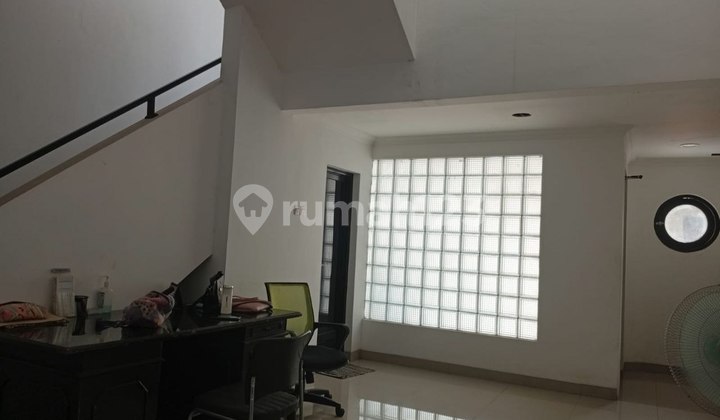 Rumah Townhouse Strategis Jakarta Timur Dekat Tol Stasiun Bekasi