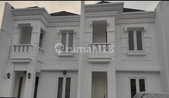 Promo Rumah Townhouse Strategis Jakarta Timur Dekat Tol Stasiun