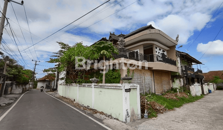 SPACIOUS HOUSE FOR BOARDING AND SHOP LOCATION STRATEGICALLY IN WEST DENPASAR 2