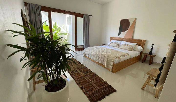 Rent a 1 Floor Villa with 3 Rooms, Large Garden Pool in North Kuta 2